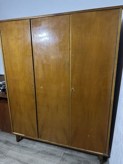 Шкаф очень крепкий 180/150/60