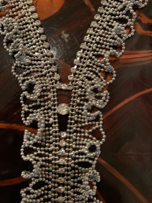 Colar gravata senhora