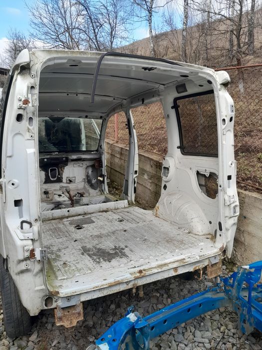 Кузовні деталі фіат добло 01-09.Ланжерони,верхи,боковини,двері, крила.