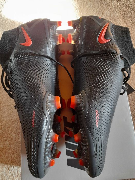 korki do piłki nożnej Nike Phantom GT, model profesjonalny, podobny z mercurial i hypervenom