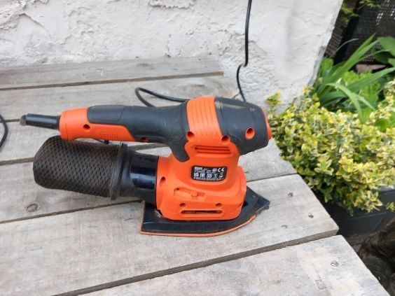 Szlifierka oscylacyjna Black&Decker BEW200