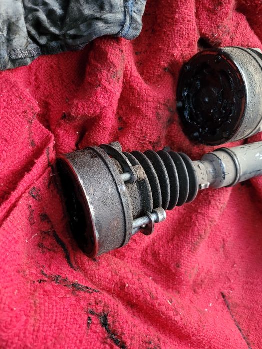 Półosie lewa/prawa przód Golfa V 1.9 tdi bls jcr