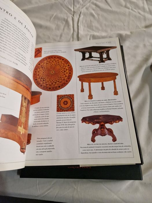 Livro de antiguidades em bom estado
