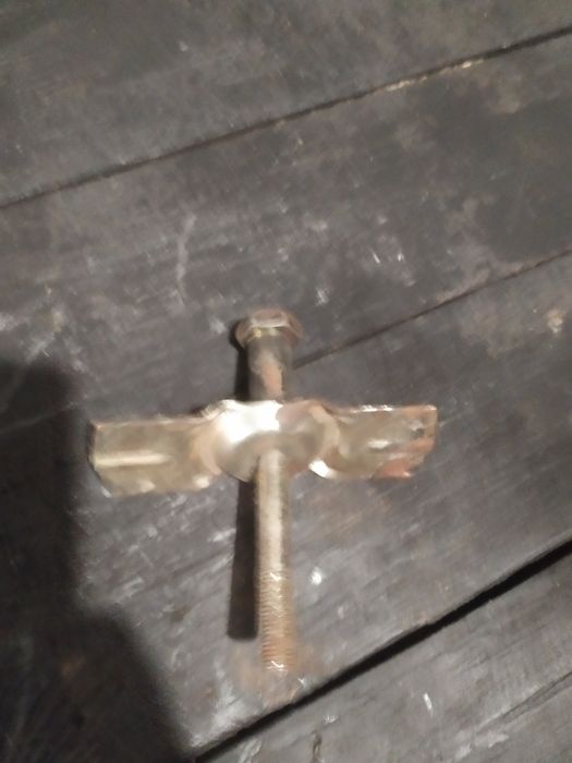 Болт кріплення запасного колеса Мітсубісі  ланцер