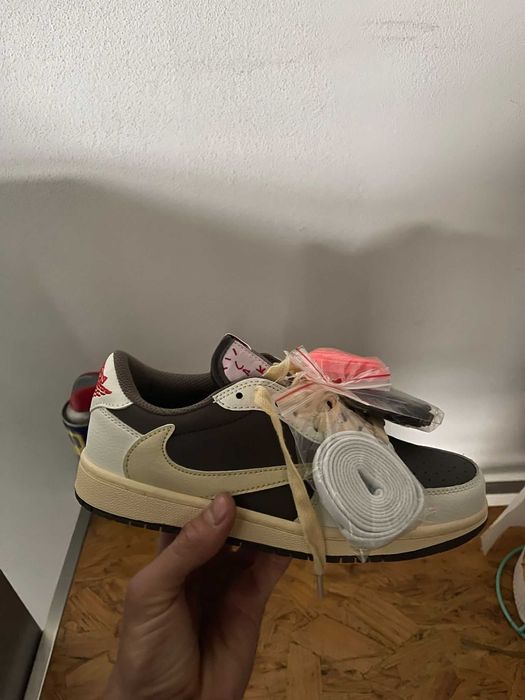 Sapatilhas e roupa nova para venda ou revenda