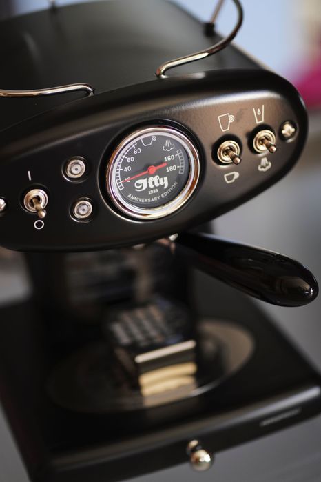 Máquina de café expresso. -  illy X1 Anniversary 1935 iperespresso