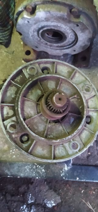 Редуктор з електродвигуном