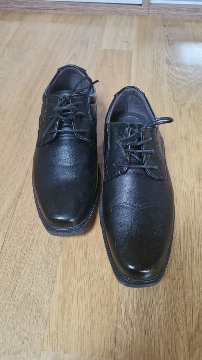 Buty skórzane dla chłopca czarne r. 35 pasek skórzany Gap gratis