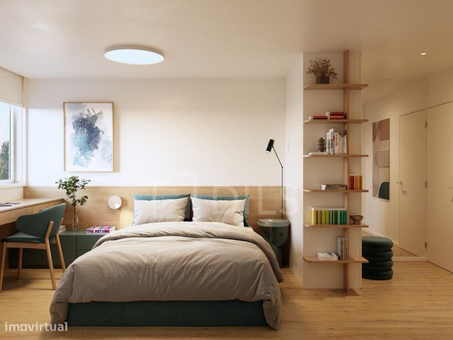 Apartamento T3 com varanda e estacionamento na Quinta da Moreira