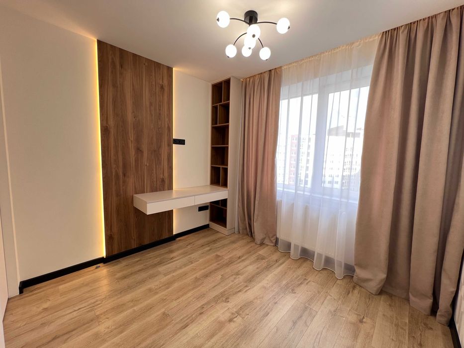 ТОПОВА євроТРІЙКА в районі центру повністю укомплектована