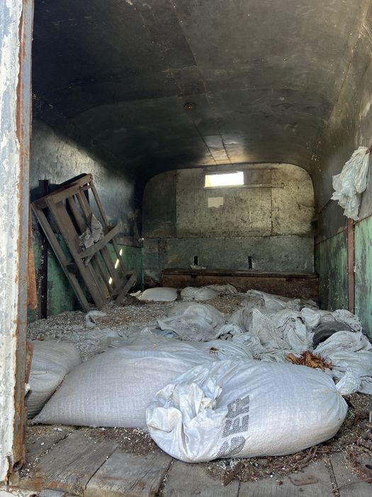 ЗІЛ-130 з фургоном під відновлення або брухт