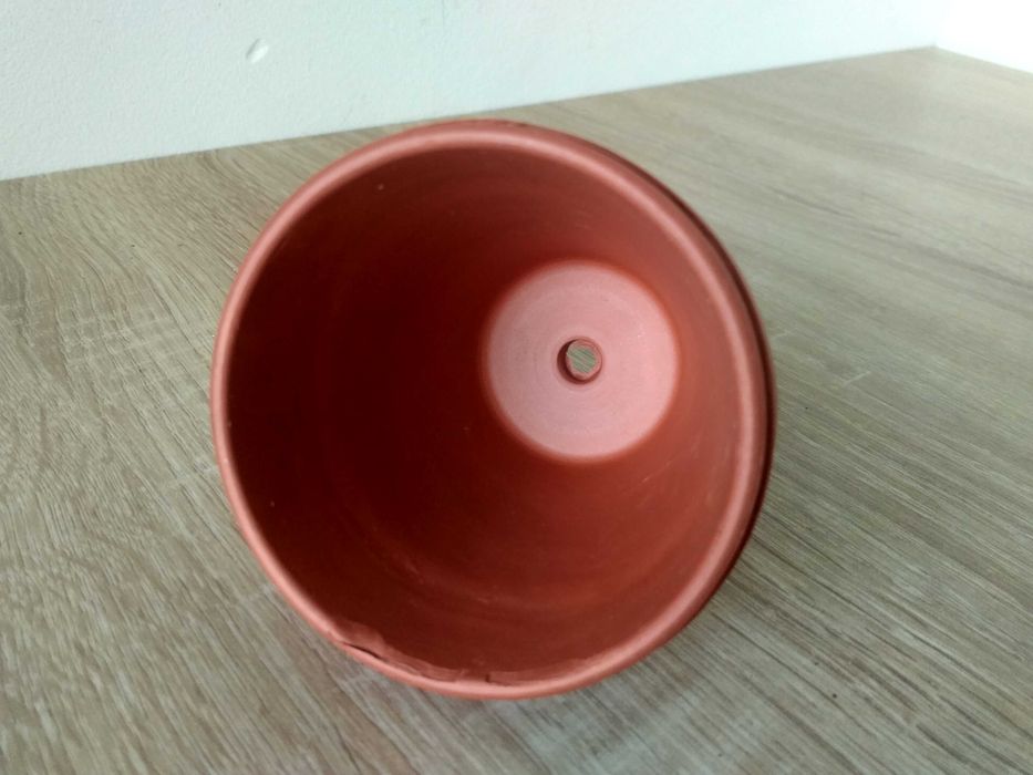 Doniczka czerwona glina porcelanowa średnica 7 cm wysokość 8 cm