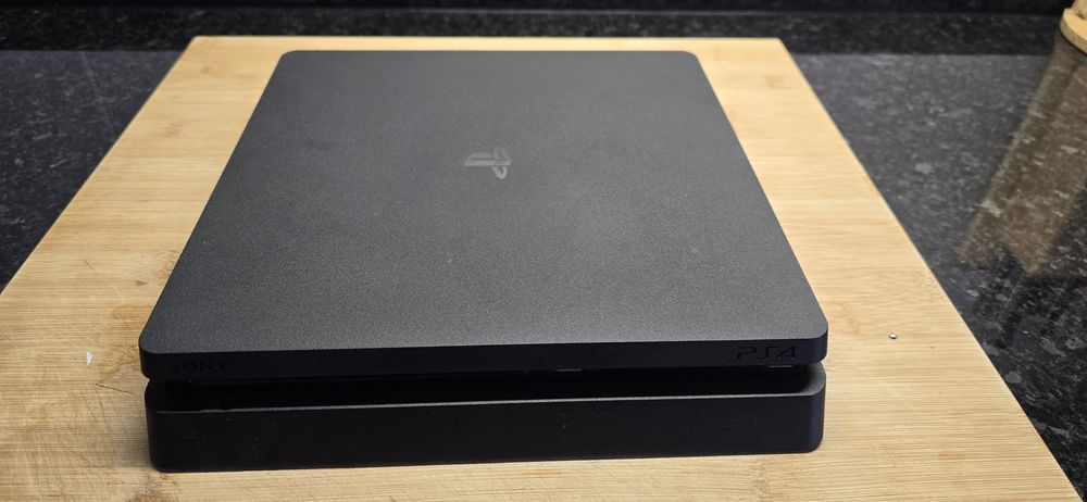 Playstation 4, 400GB
