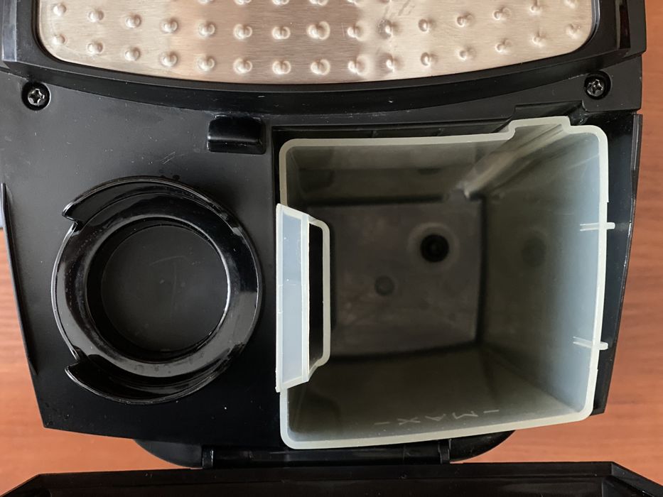 Кавоварка рожкова DeLonghi EC156.B