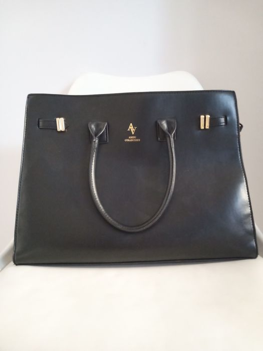 czarna torebka na ramię