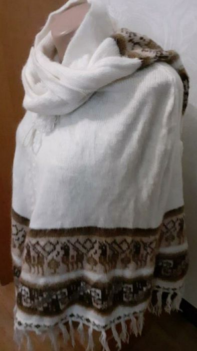 Красивое теплое шерстяное пончо из альпаки