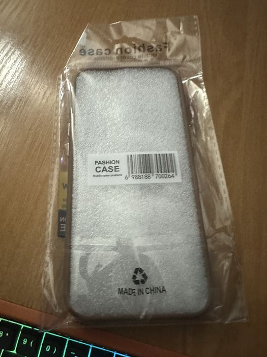 Продам чохол новий на айфон 17