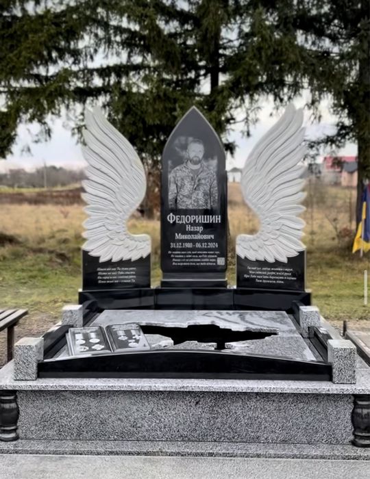 Вироби з граніту, памʼятники