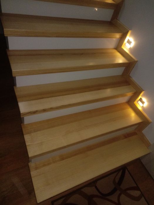 Stopnie dębowe jesion