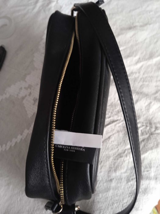 Carteira toda em pele ,artigo original,estilo jovem ,marcas de uso .