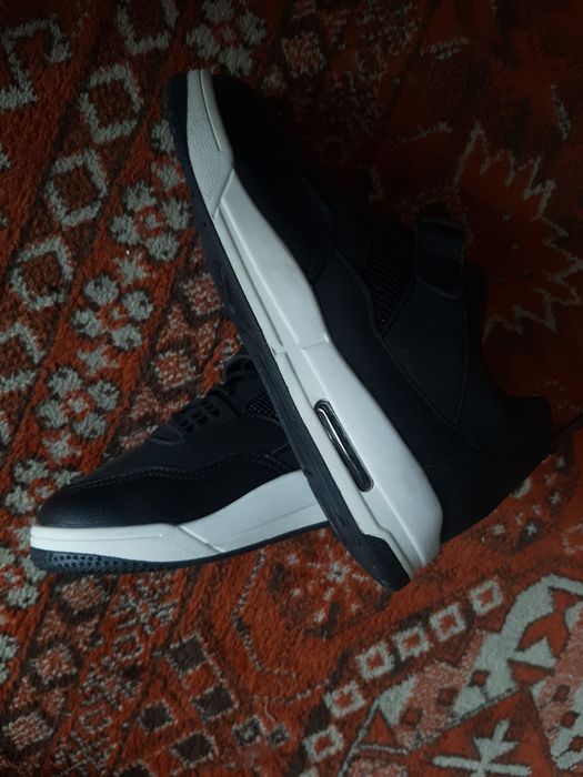 Buty czarne , rozmiar 34, nowe
Skóra ekologiczna, zapin