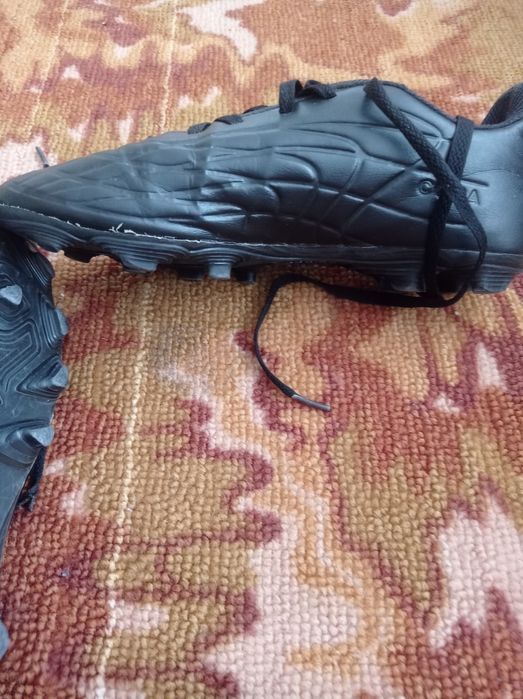 Продаю чорні кожані адідаси полонне