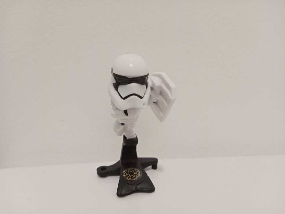 Kinder stranger things natoons star wars