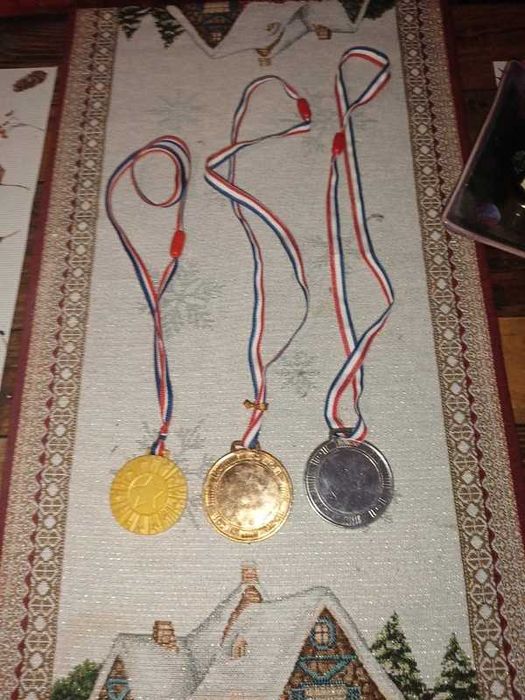 zabawka zestaw medali