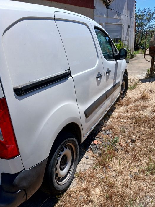 Citroën Berlingo de cem cavalos com muitos extras