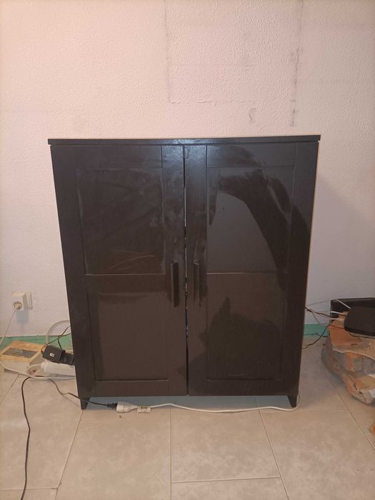Armario com portas Ikea Brimnes preto