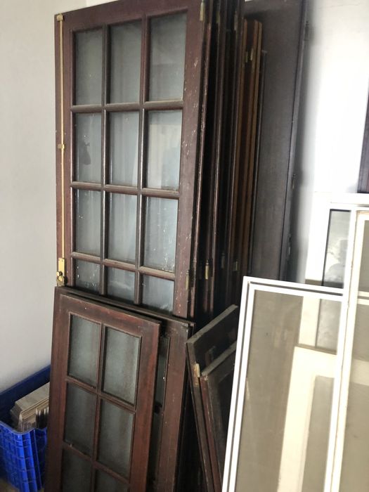 Janelas rusticas de madeira