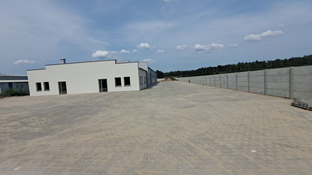 Brukarstwo, Układanie kostki brukowej również maszynowo