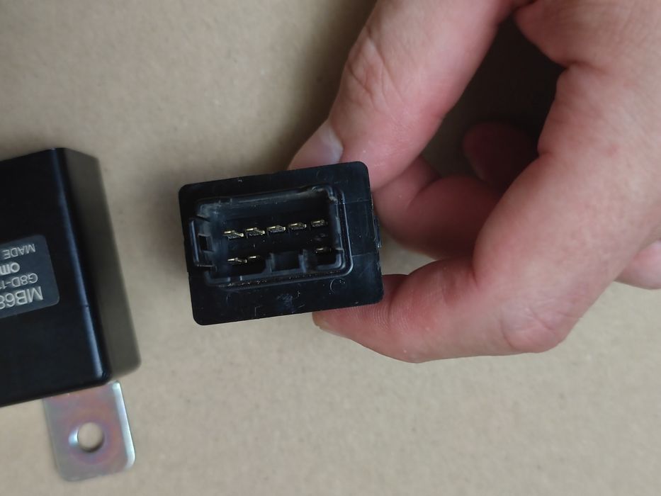 Mitsubishi MB685019 блок управления дверьми реле Pajero 1991-1999 V30