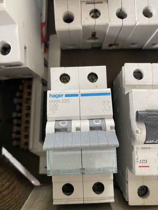 Circuit Breakers (10/16 A) and 25 A Residual Current Circuit Breaker64740309908738120