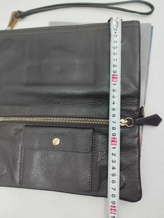 Кожанная сумка клатч коричневая золотая фурнттура
Mulberry