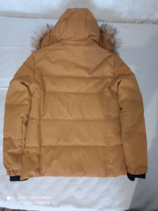 Продам пуховик Colins