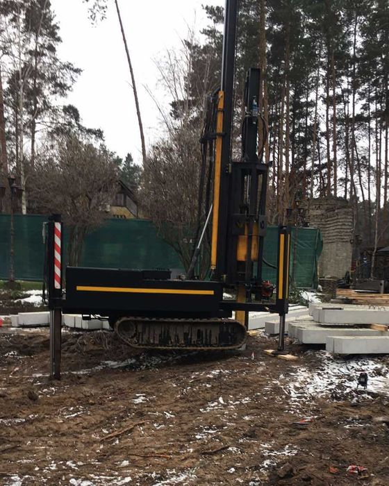 Фундамент на залізобетонних палях для котеджу, бані, підпірної стіни