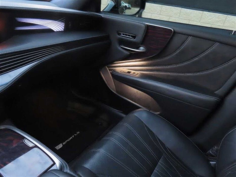 Lexus LS 500 F Sport      2019