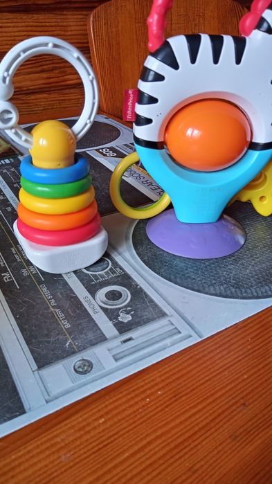 Fisher Price- grzechotki i gryzaki