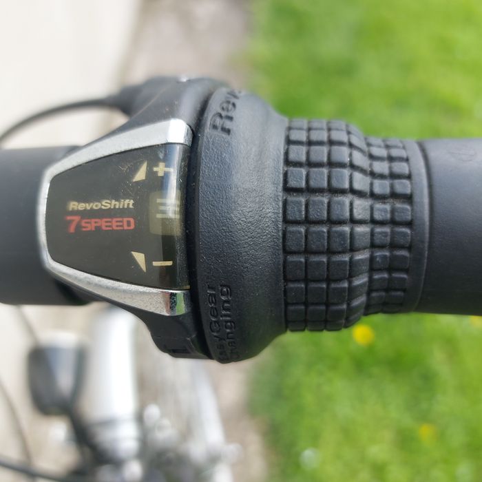 Велосипед  жіночий. Колеса 26" все працює.