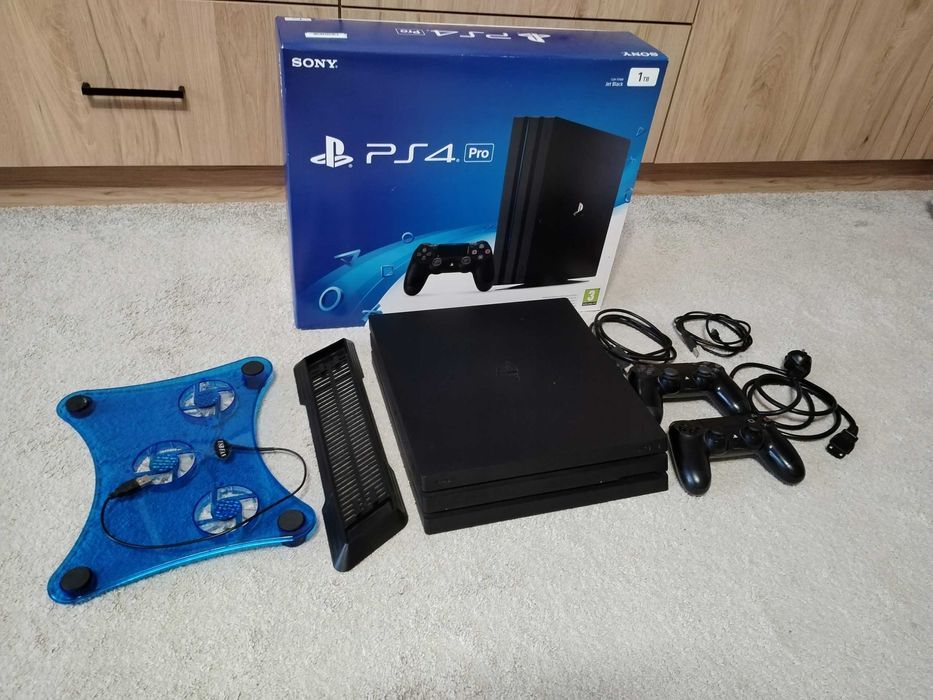 Playstation 4 pro 2 pady 12 gier + akcesoria