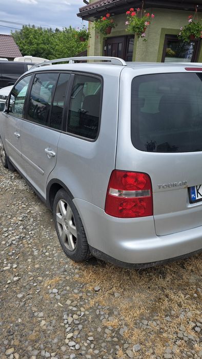 Volkswagen  Touran  przód części