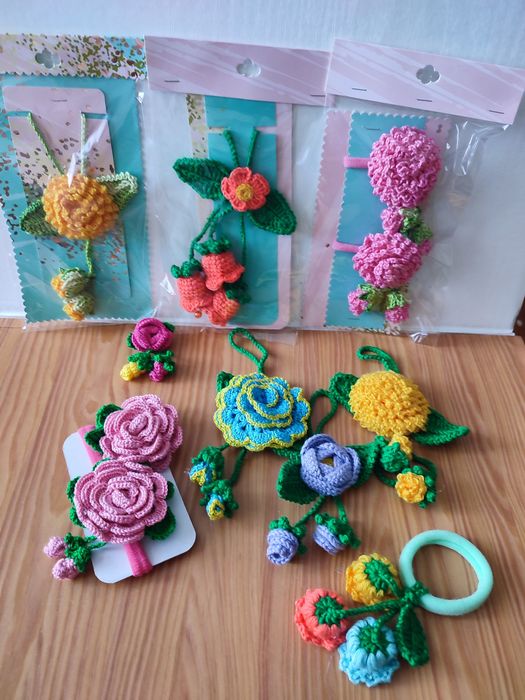 В'язані квіти, шпильки, обідки, брошки