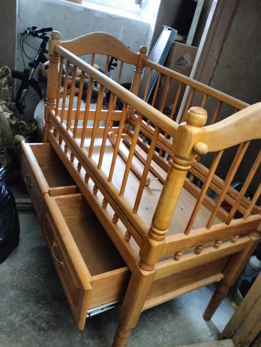 Дитяче ліжко дерев'яне