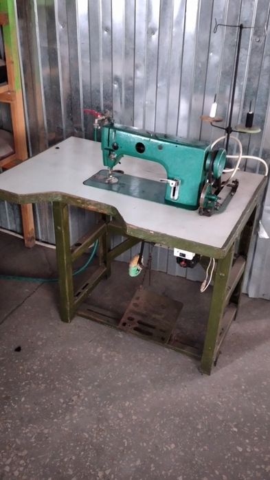 Продам швейную машинку