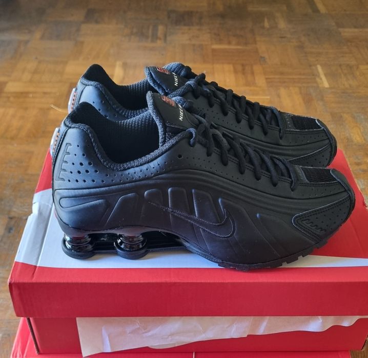 Ténis Nike Shox R4 Triple Black - Novos na Caixa (Tam 38.5)