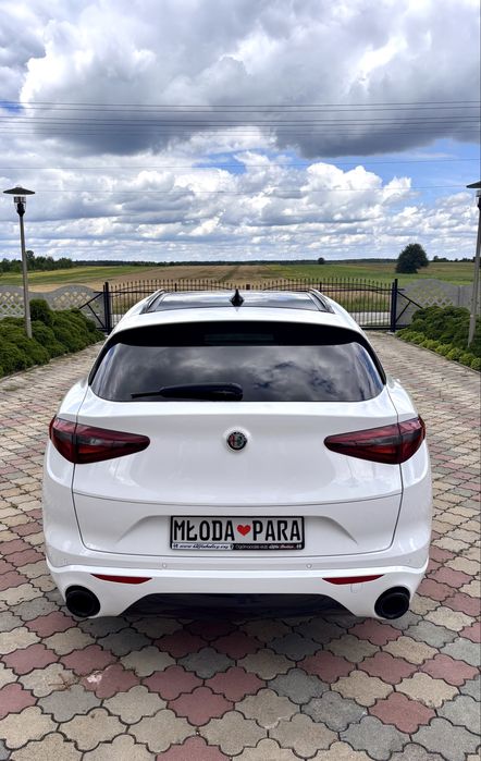 Biała elegancja- Alfa Romeo Stelvio samochód do ślubu z kierowcą Śląsk