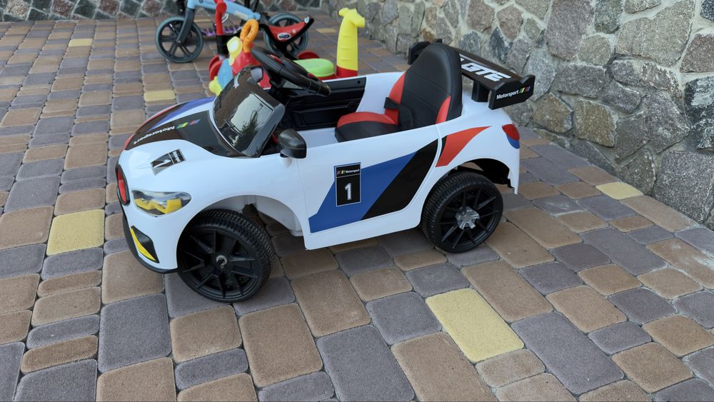 Продам дитячий автомобіль bmw, в ідеальному стані