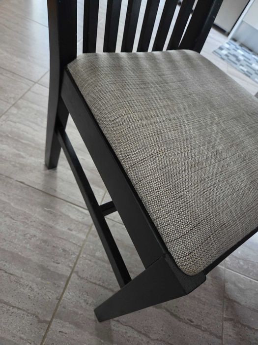 Mesa extensível com 6 cadeiras