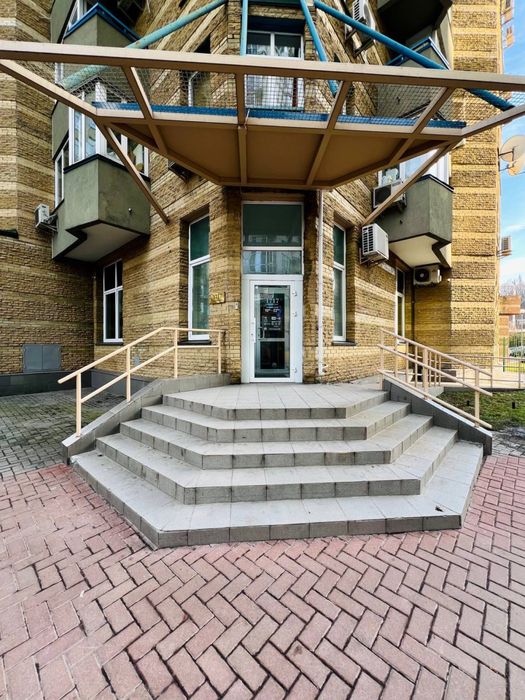 Сдам помещение!  м.Вокзальная, ул. Кудряшова, жк Времена  года